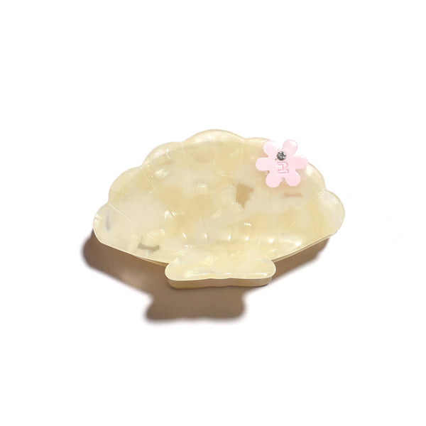 Blooming Shell Hair Claw in Cream
