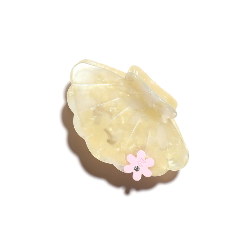 Blooming Shell Hair Claw in Cream