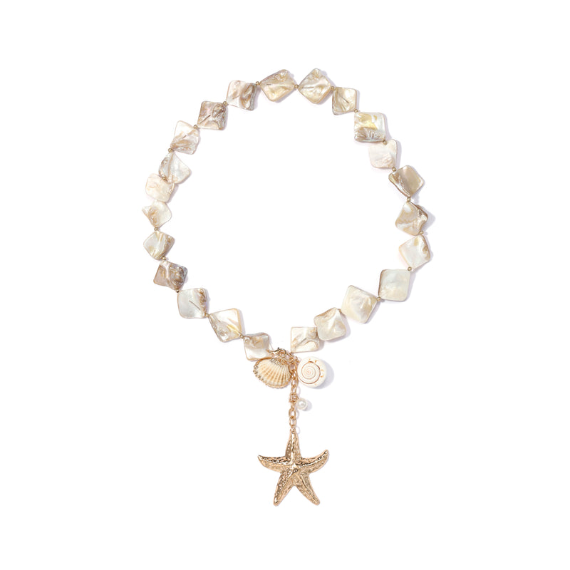 Beachside Breeze Necklace in Shell