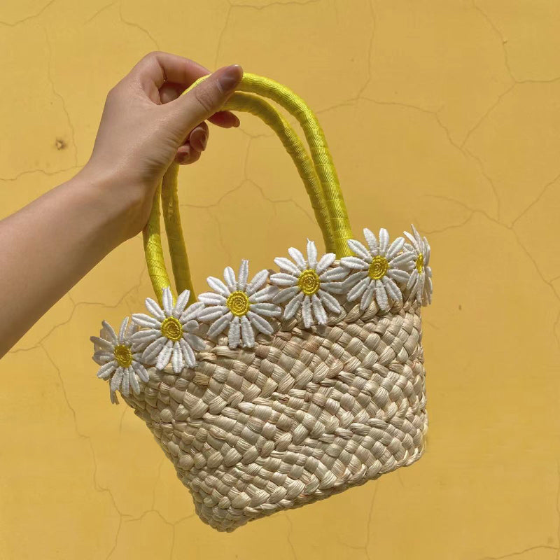 Daisy Bloom Straw Bag