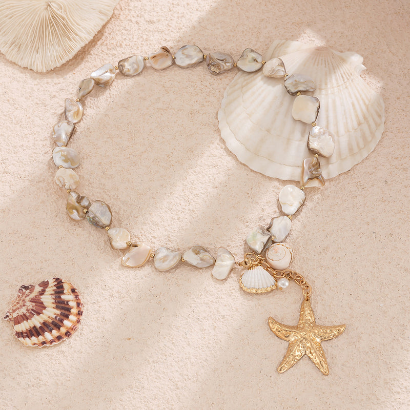 Beachside Breeze Necklace in Shell