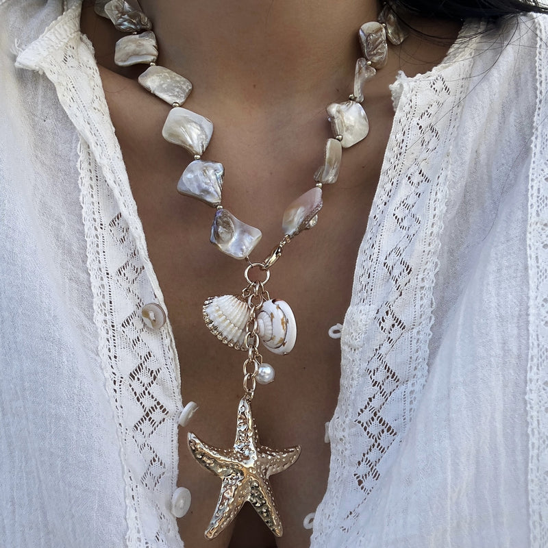 Beachside Breeze Necklace in Shell